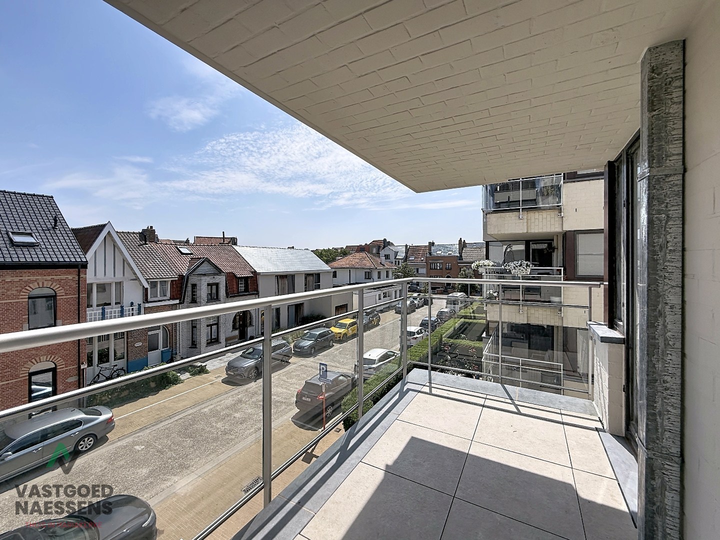 APPARTEMENT À RÉNOVER DE 3 CHAMBRES - TERRASSE ENSOLEILLÉE - QUARTIER RÉSIDENTIEL CALME 