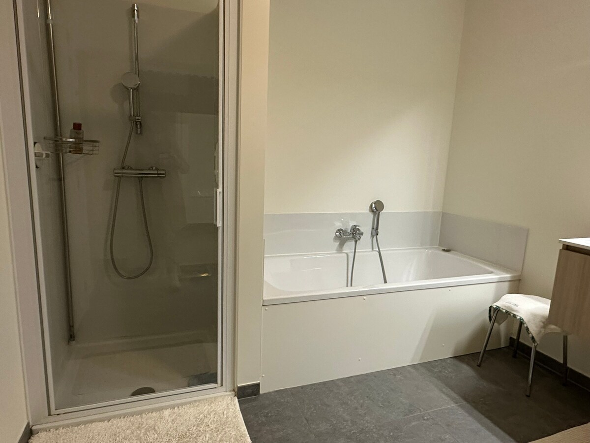 Recent appartement met 2 slaapkamers, terras 