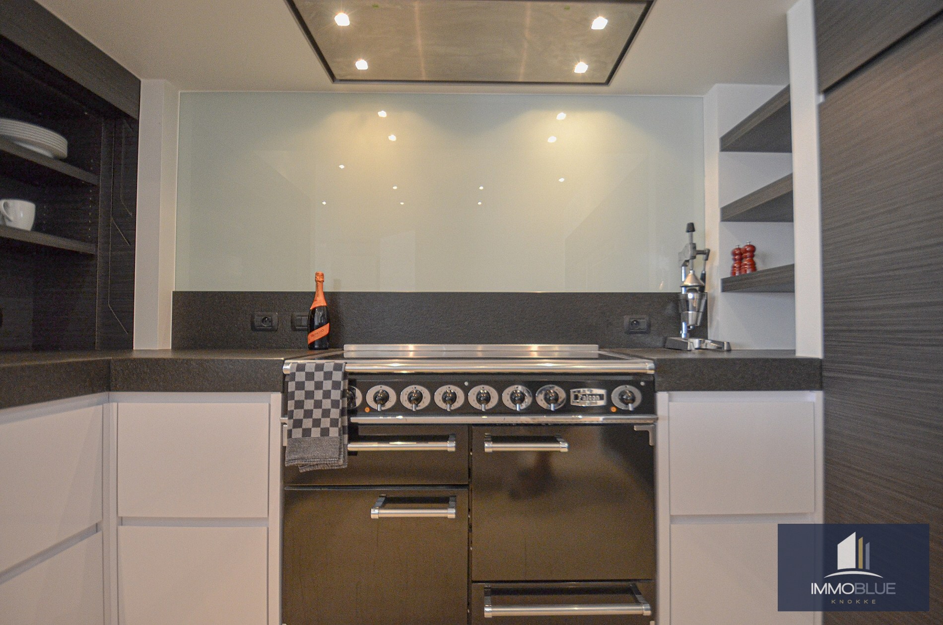 Topaanbieding – Uitzonderlijk ruim appartement gelegen in een stijlvolle residentie. 
