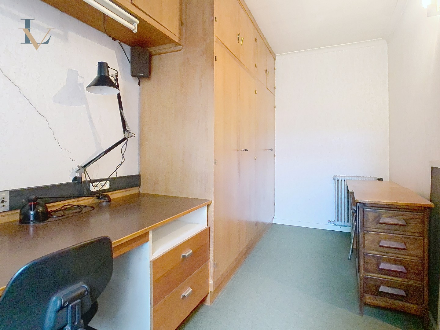 Te renoveren woning met groot potentieel in hartje Merksem! 