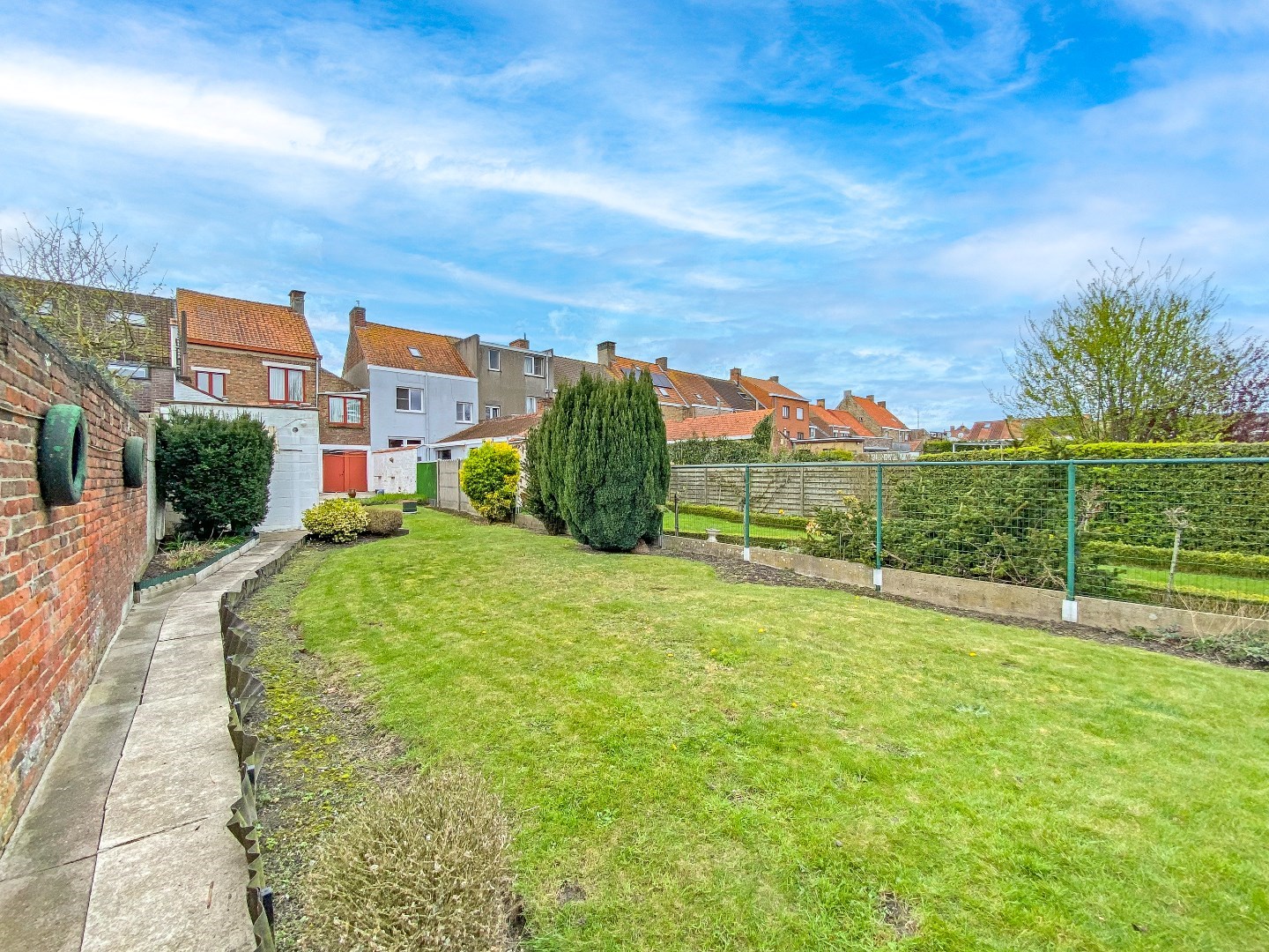 Ruime woning met 3 slaapkamers te centrum Veurne! 