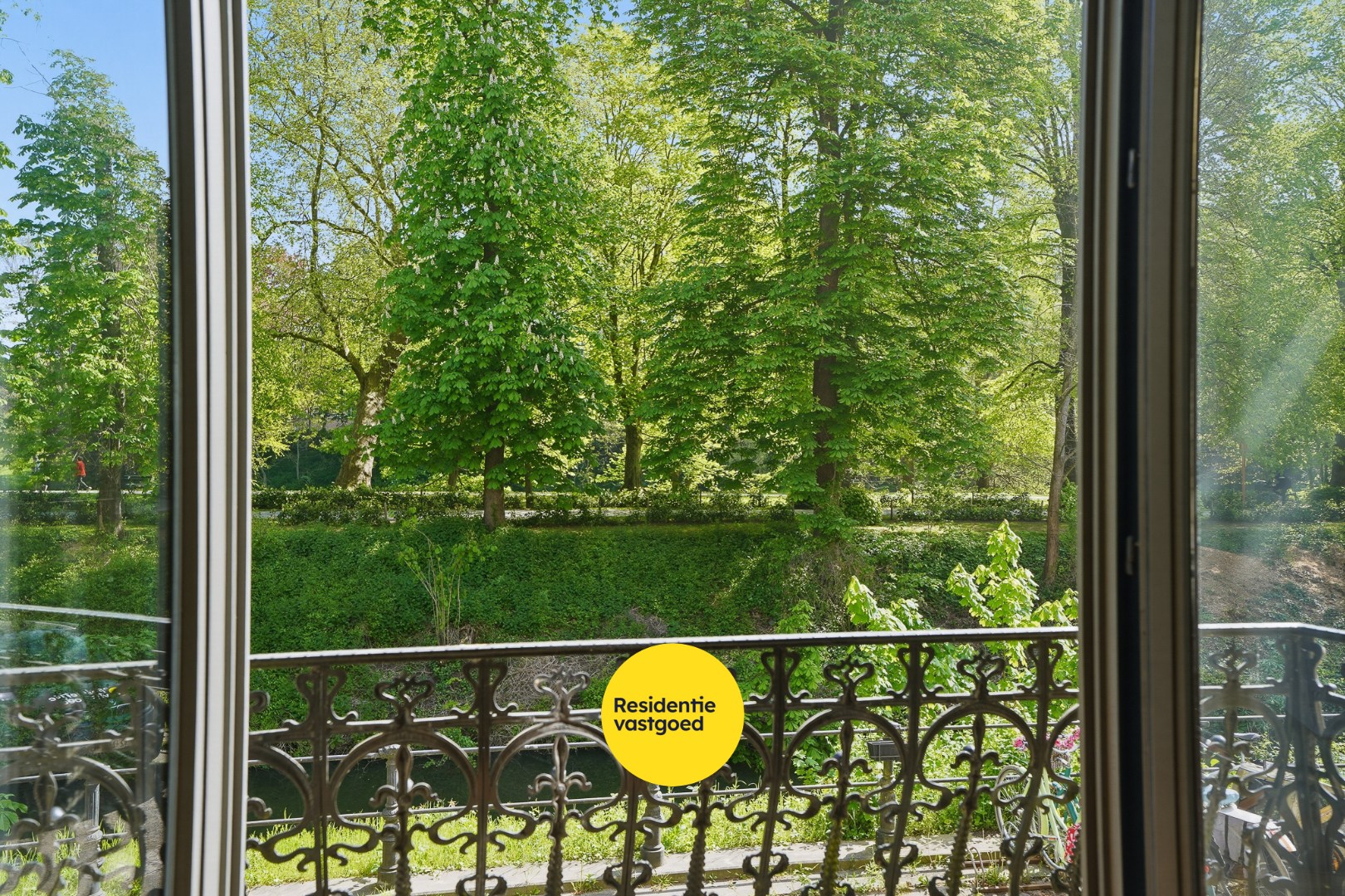 Exclusief gerenoveerd burgerhuis met zonnige stadstuin! 