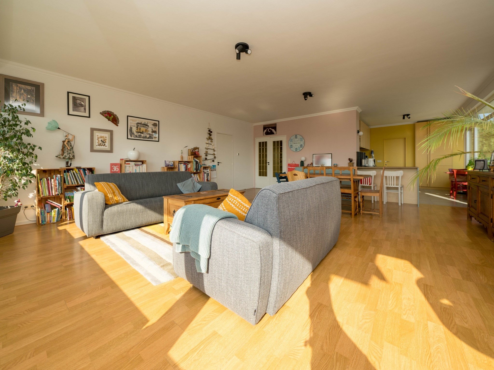 Prachtig appartement met 4 kamers, 2 bdk en 3 terrassen 