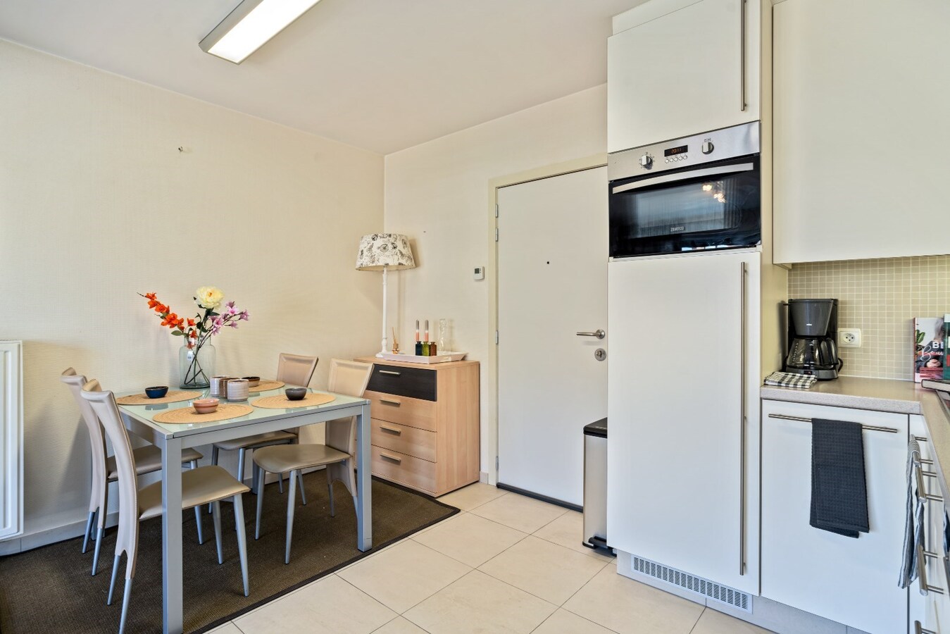 Modern 1 slaapkamerappartement op een boogscheut van het strand 