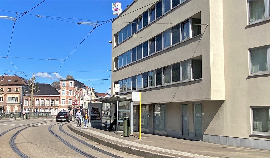 Handelsgelijkvloers te huur vlakbij de Coupure in Gent