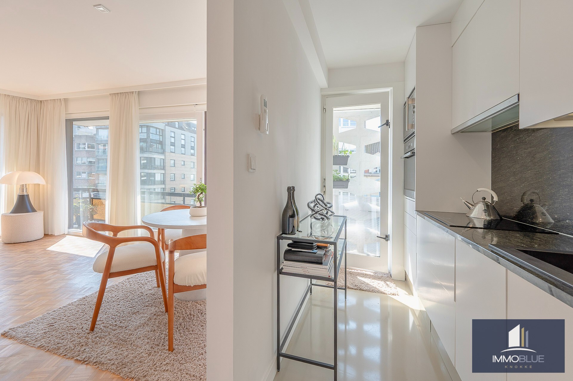 Appartement d’angle lumineux avec vue dégagée. 
