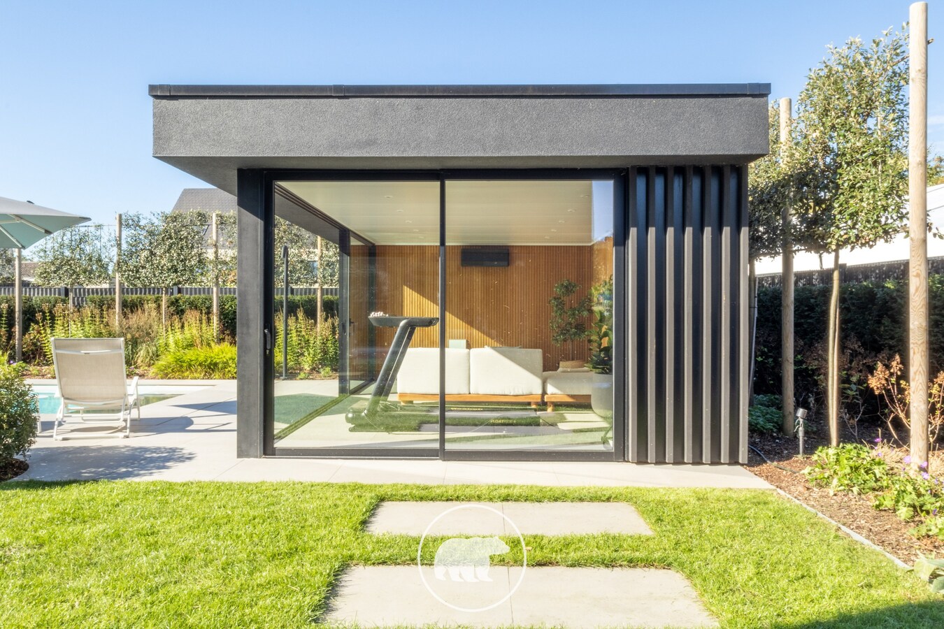Buitengewone design villa op unieke ligging te Lochristi 
