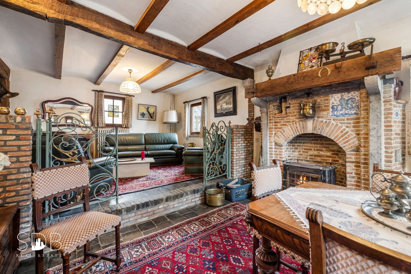 Authentieke hoeve met bijgebouwen met graslanden op circa 8.750m² 