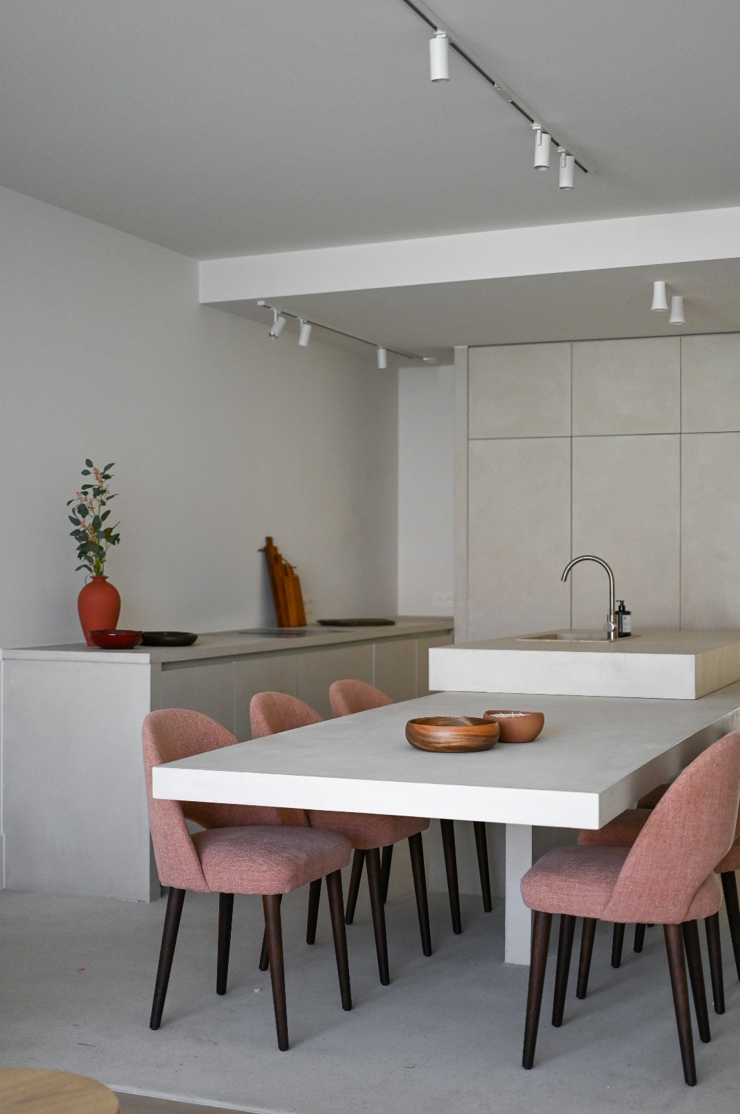 Prachtig afgewerkte nieuwbouwwoning met 4 slaapkamers gelegen in het oude Knokke. 