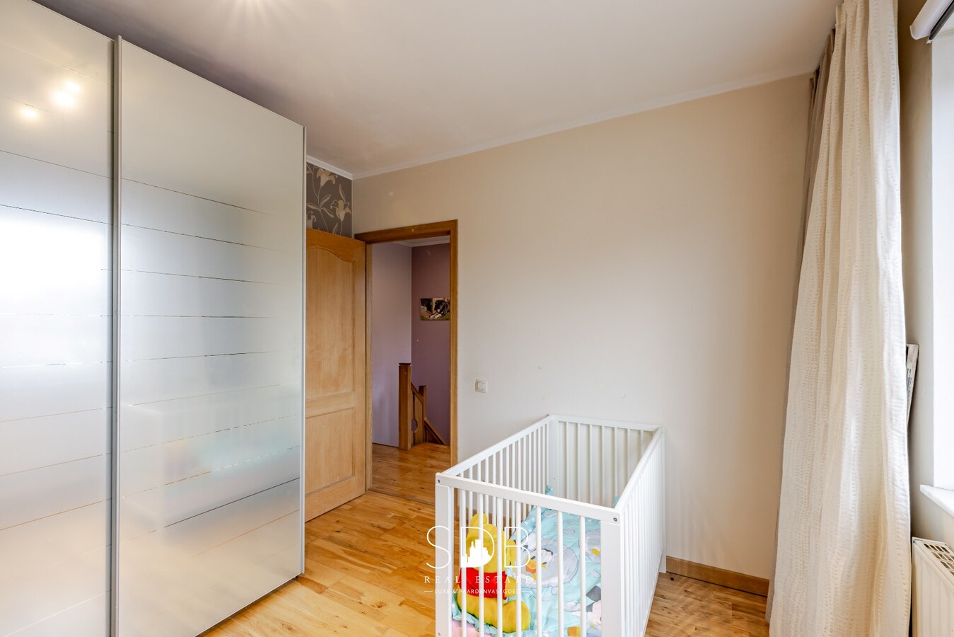 Instapklare half open bebouwing met gezinstuin 