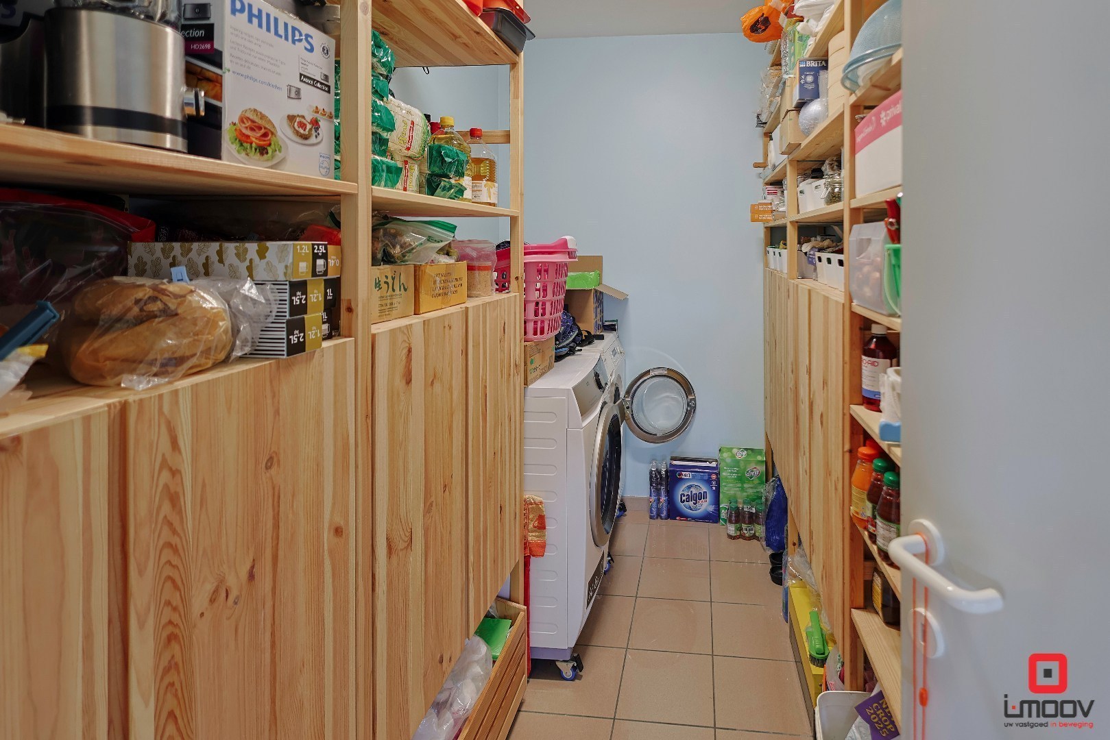 Lichtrijk en huiselijk triplexappartement met 4 slaapkamers en 2 garages te Gent 