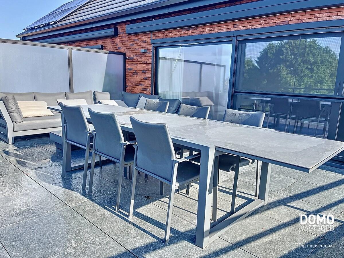 Luxe duplex appartement met terras, garage en 2 slaapkamers in Beverst - Volledig bemeubeld. 