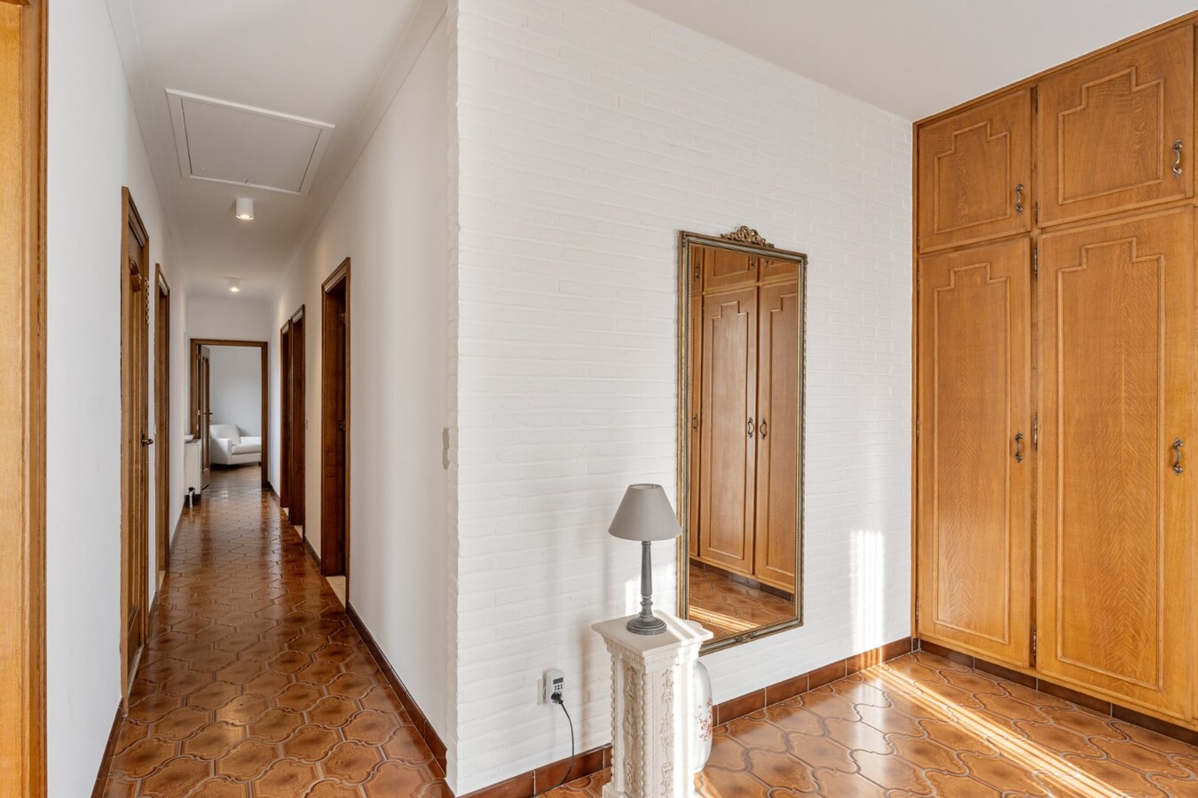 Zeer goed onderhouden gelijkvloerse gezinswoning op een riant perceel van 19a75ca op een rustige locatie te Schalkhoven, een deelgemeente van Hoeselt. 