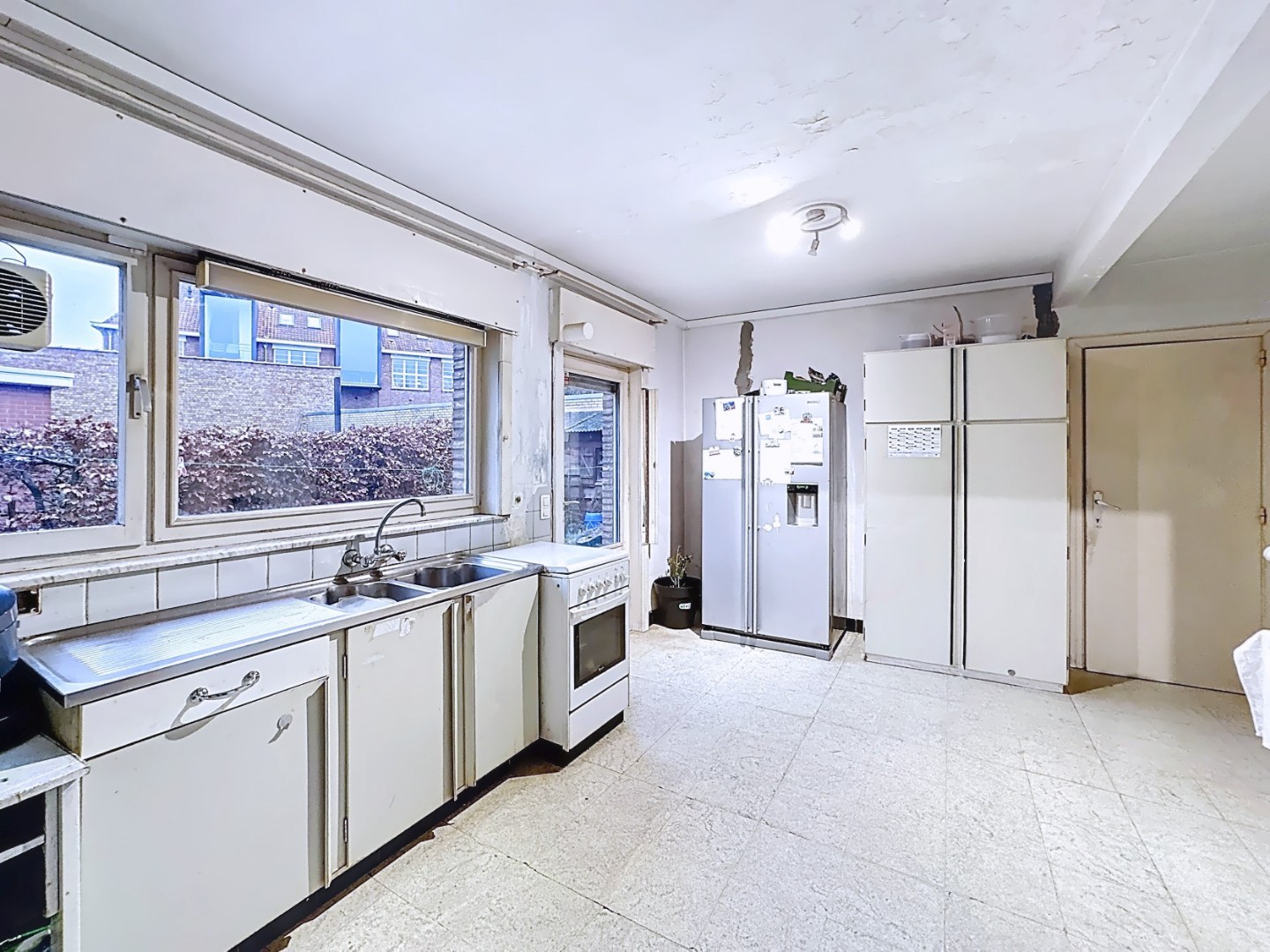 Statige villa met 4 slaapkamers en bureau 