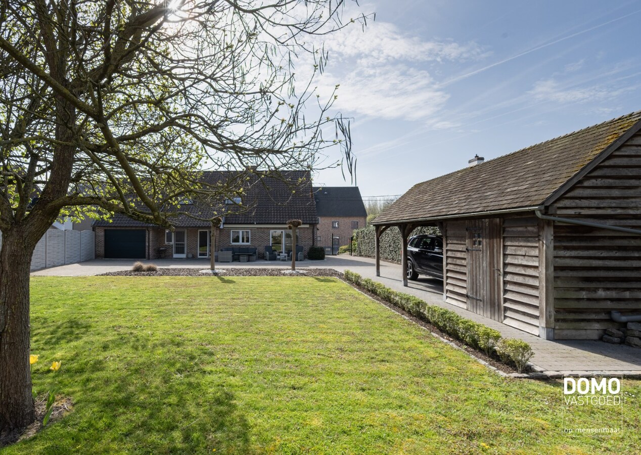 Karaktervolle en ruime gezinswoning in pastorij-/fermettestijl met prachtige tuin en 4 slaapkamers in het groene Kortessem 