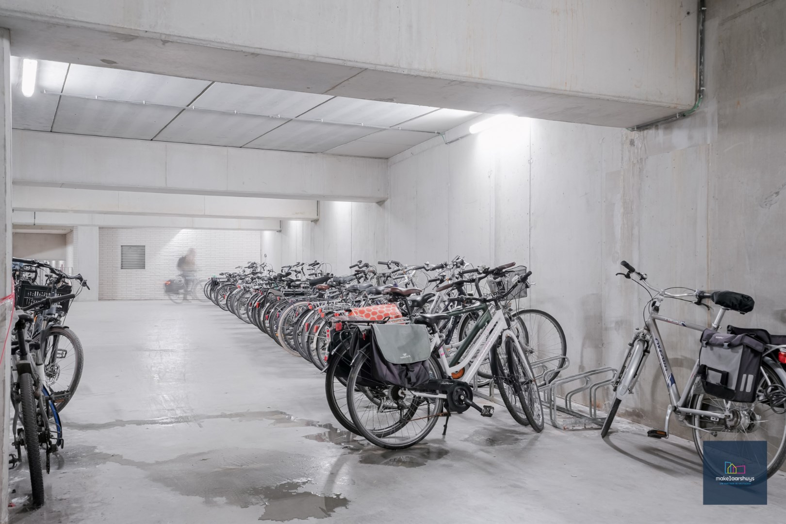 2-slpk.app met ruim terras, kelder, garage en laadpaal 