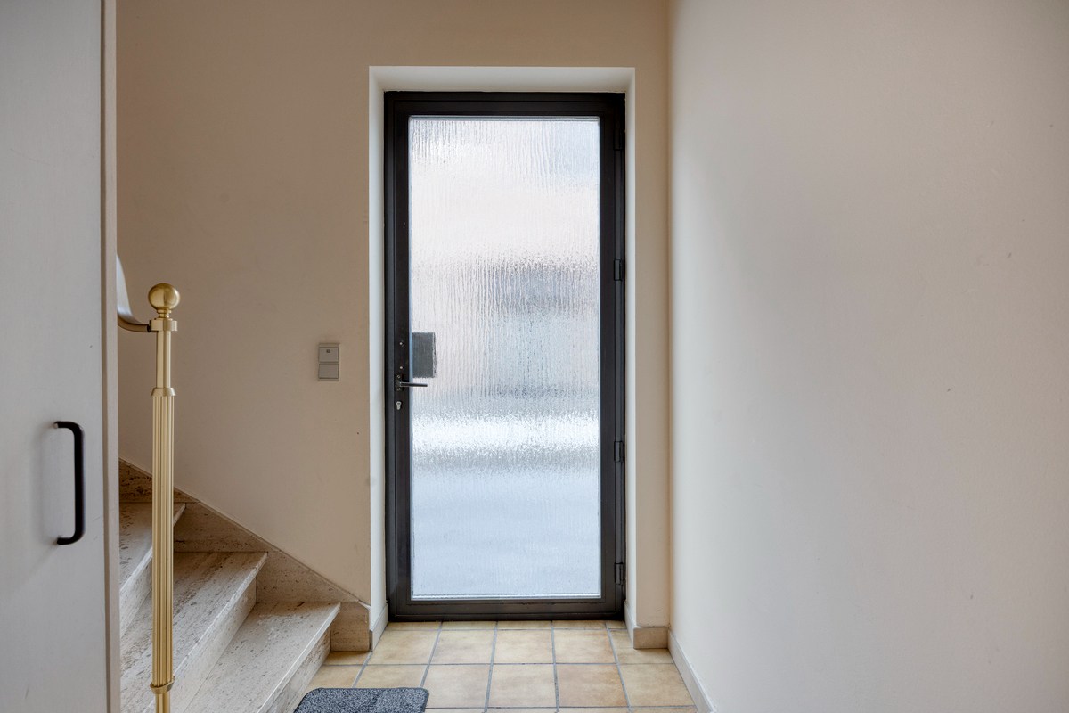 Opbrengsteigendom met 3 appartementen en 7 garages 