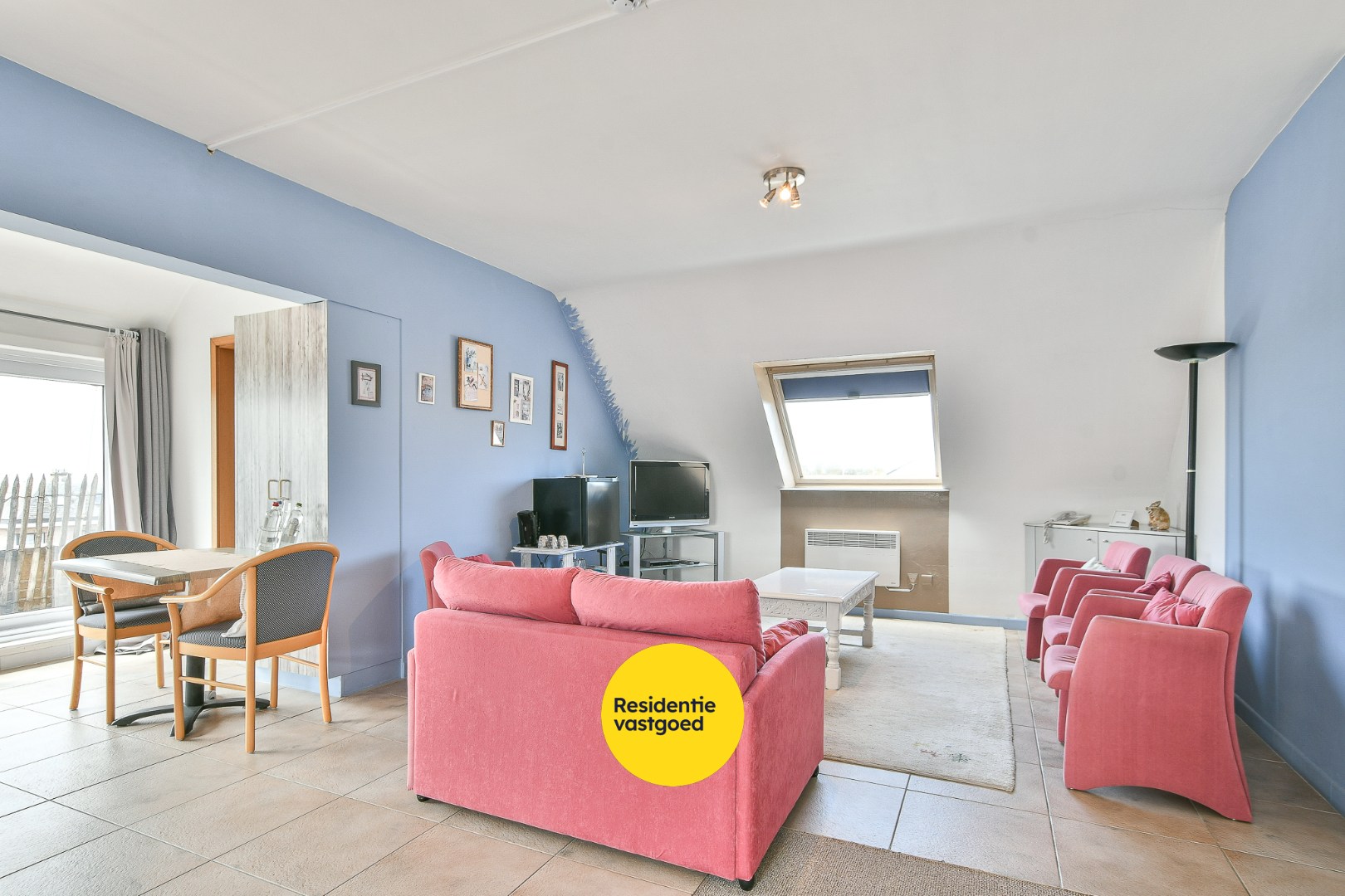 Unieke investeringskans: karaktervol hotel met 18 kamers &amp; woonmogelijkheden te koop! 