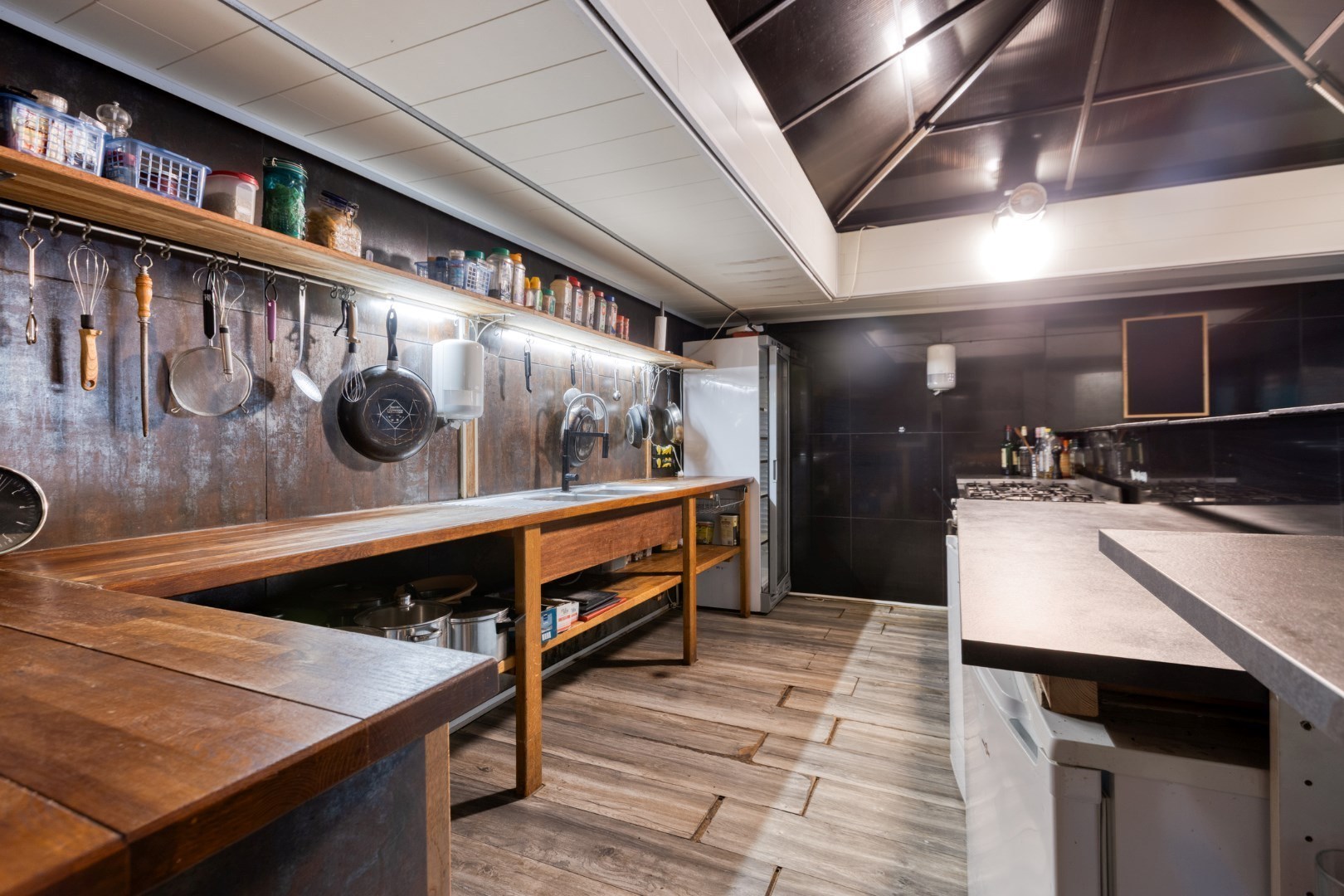 Handelshuis met tal van mogelijkheden in Geel 