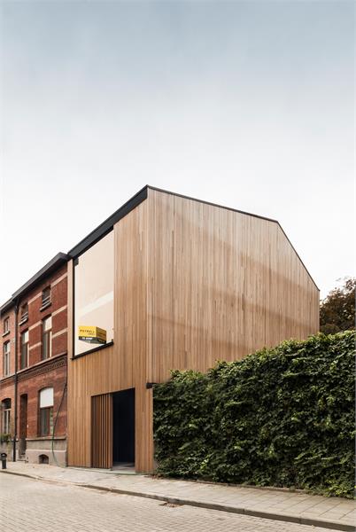 Nieuwbouwwoning met hoogwaardige afwerkingsgraad op centrale ligging 