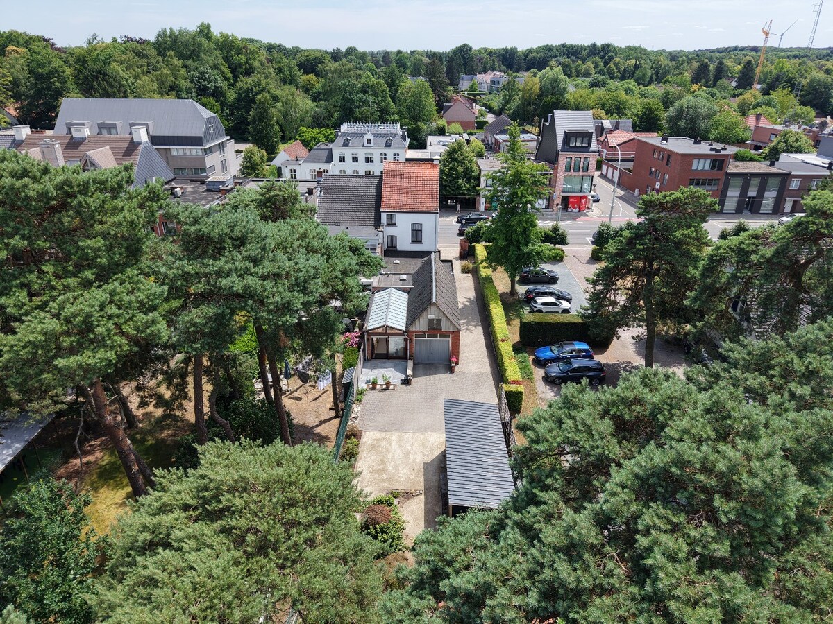 Karaktervolle gezinswoning met 6 slaapkamers in hartje Schilde 