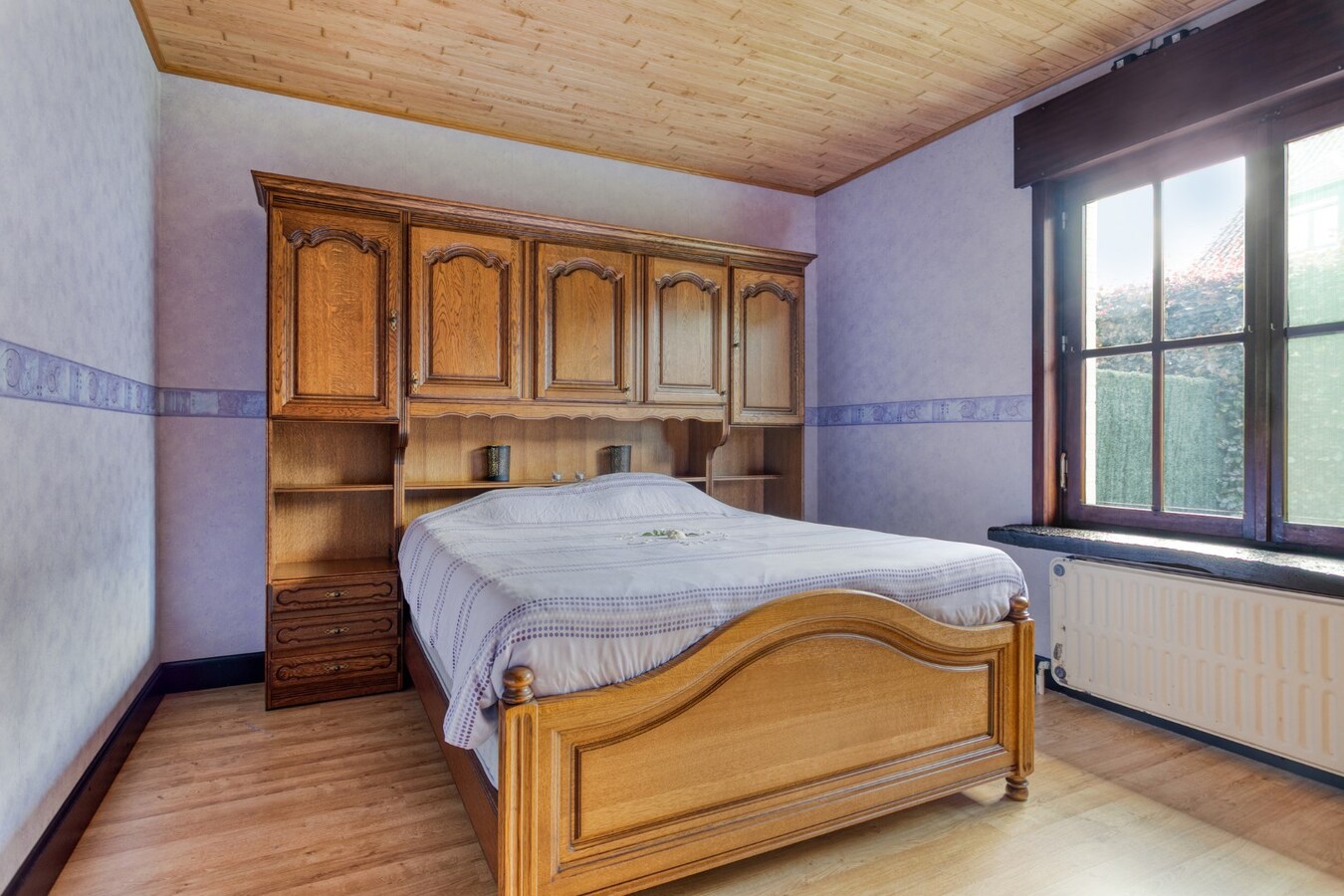 Charmante alleenstaande woning met 5 slaapkamers en ruime tuin (900m2) 