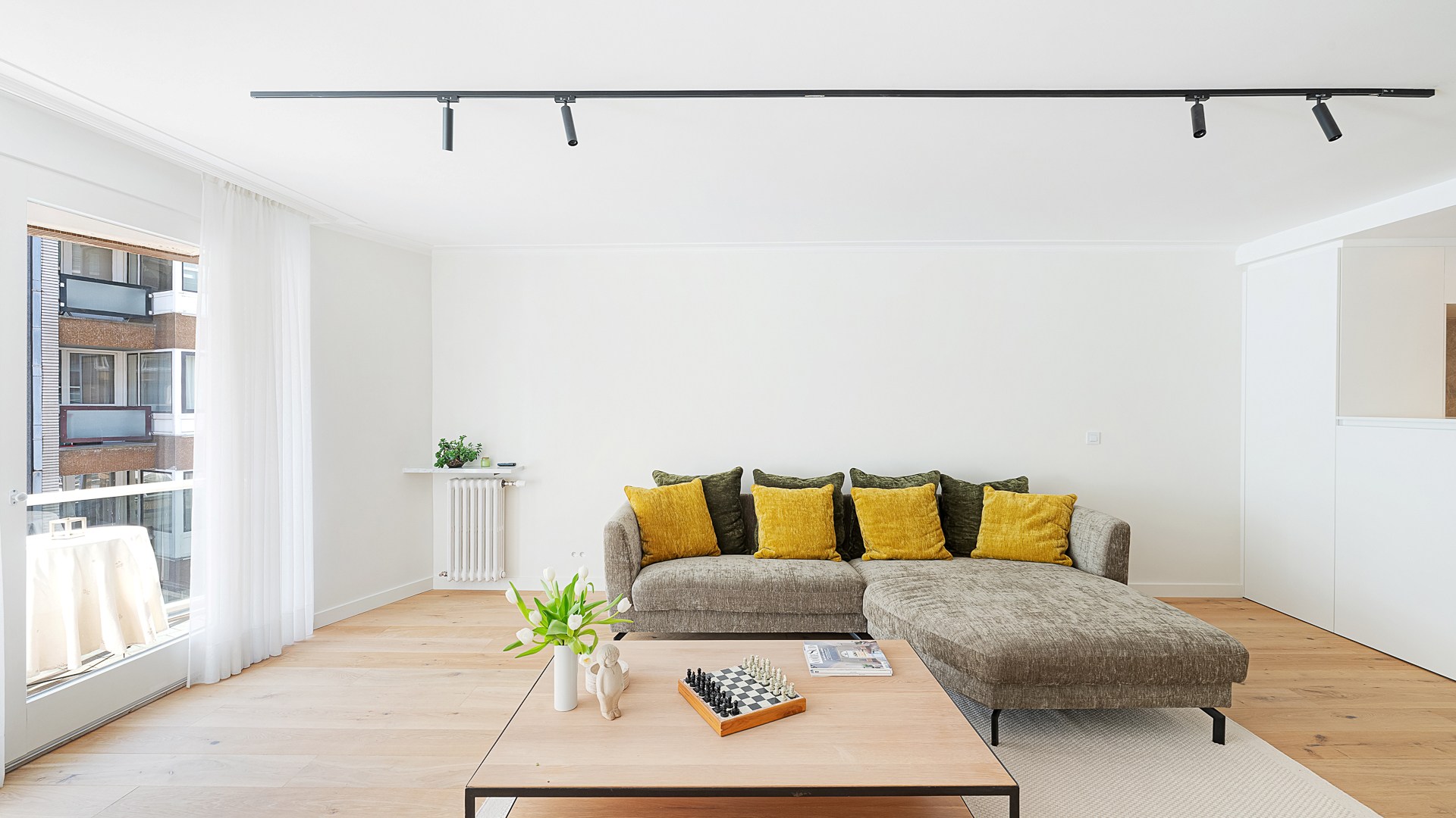 Stijlvol en volledig gerenoveerd appartement op wandelafstand van zee. 
