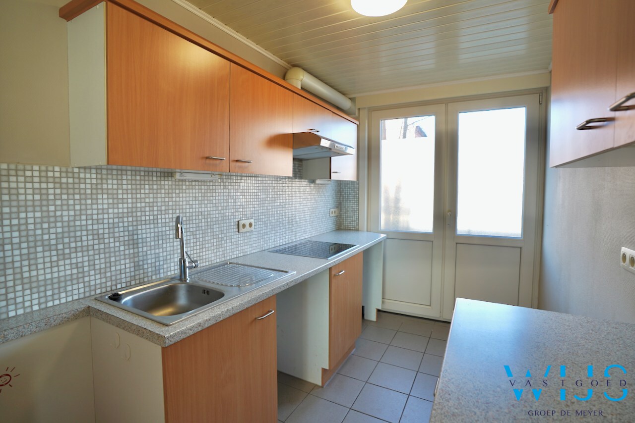 Zeer ruim en stevig woonhuis MET garage te Rieme ! 