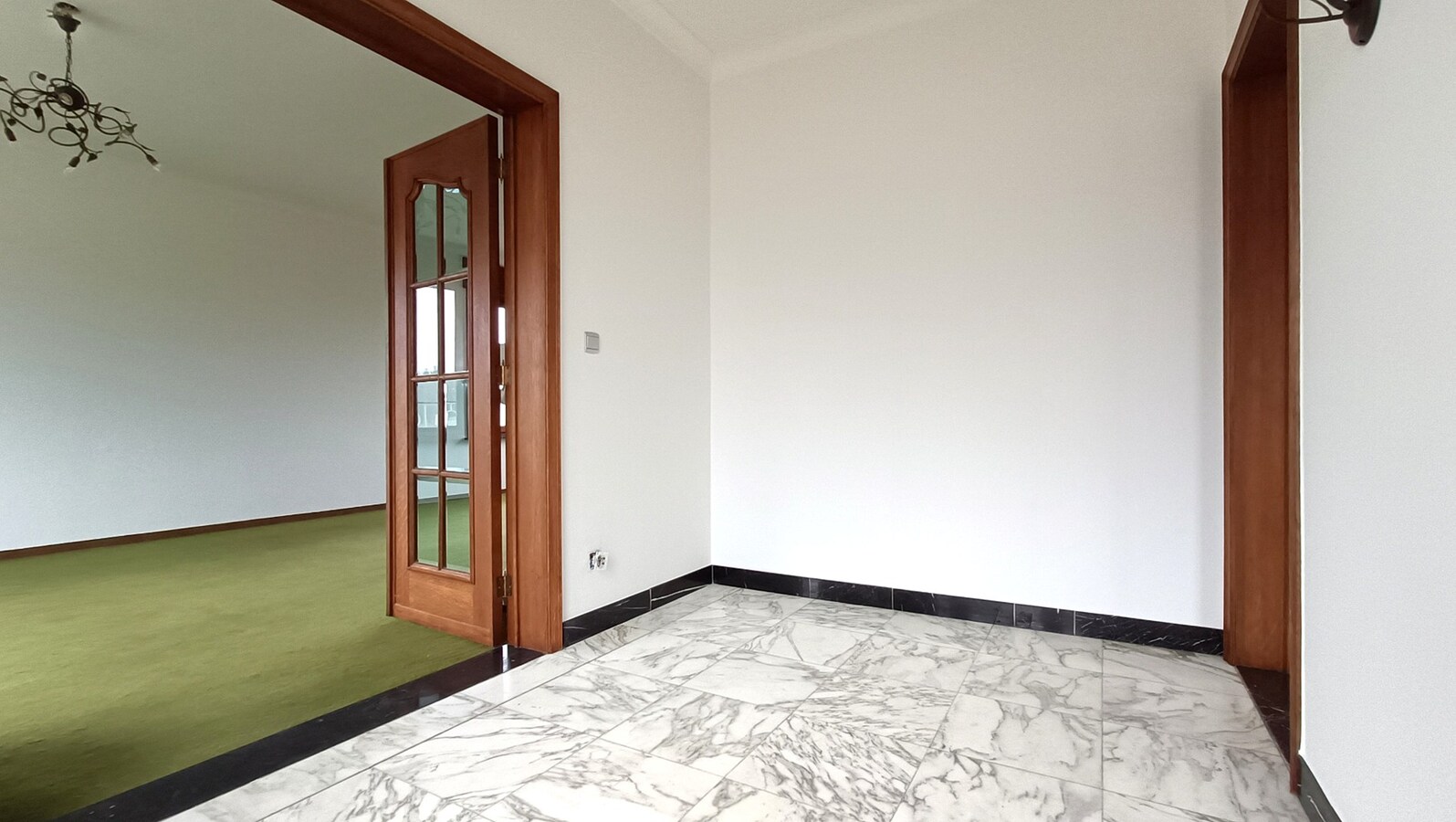 Ruime villa met garage en tuin 