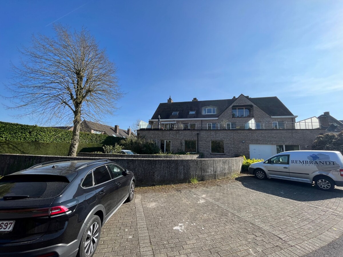 Tijdloos appartement met uitzonderlijk ruim terras 