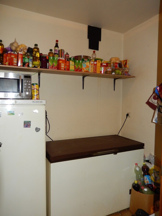 Op te frissen alleenstaande woning 