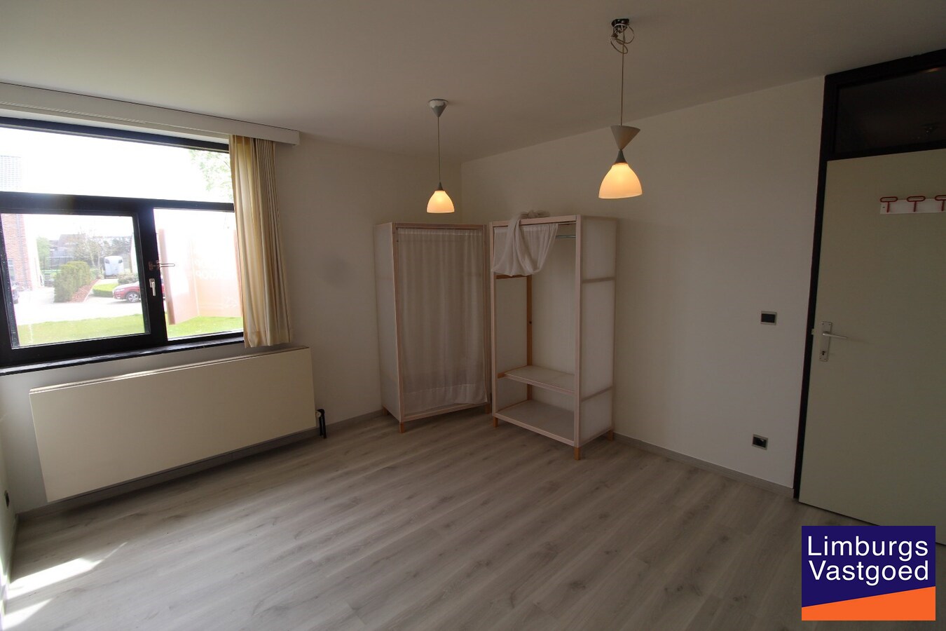 Ruime villa, 308m², 4 slpk, uitzicht op velden, 19a49ca 