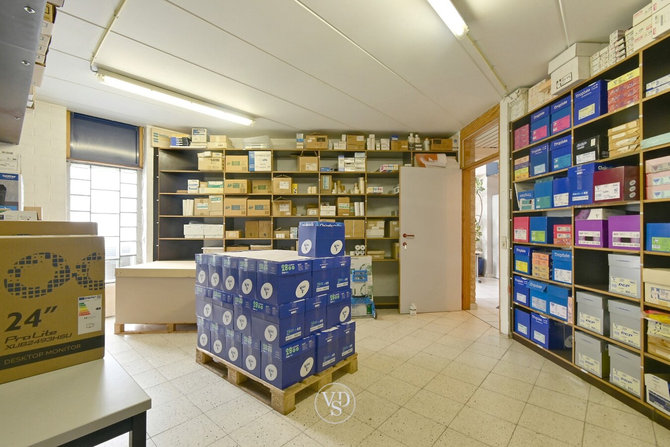 Ruim handelspand met penthouse in villastijl 