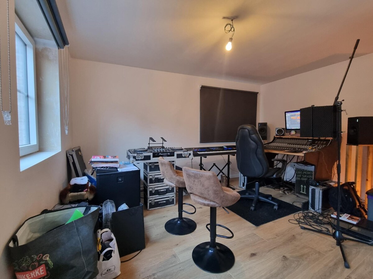 Halfopen nieuwbouwwoning (onder registratierechten!) met dubbele garage te Dudzele 