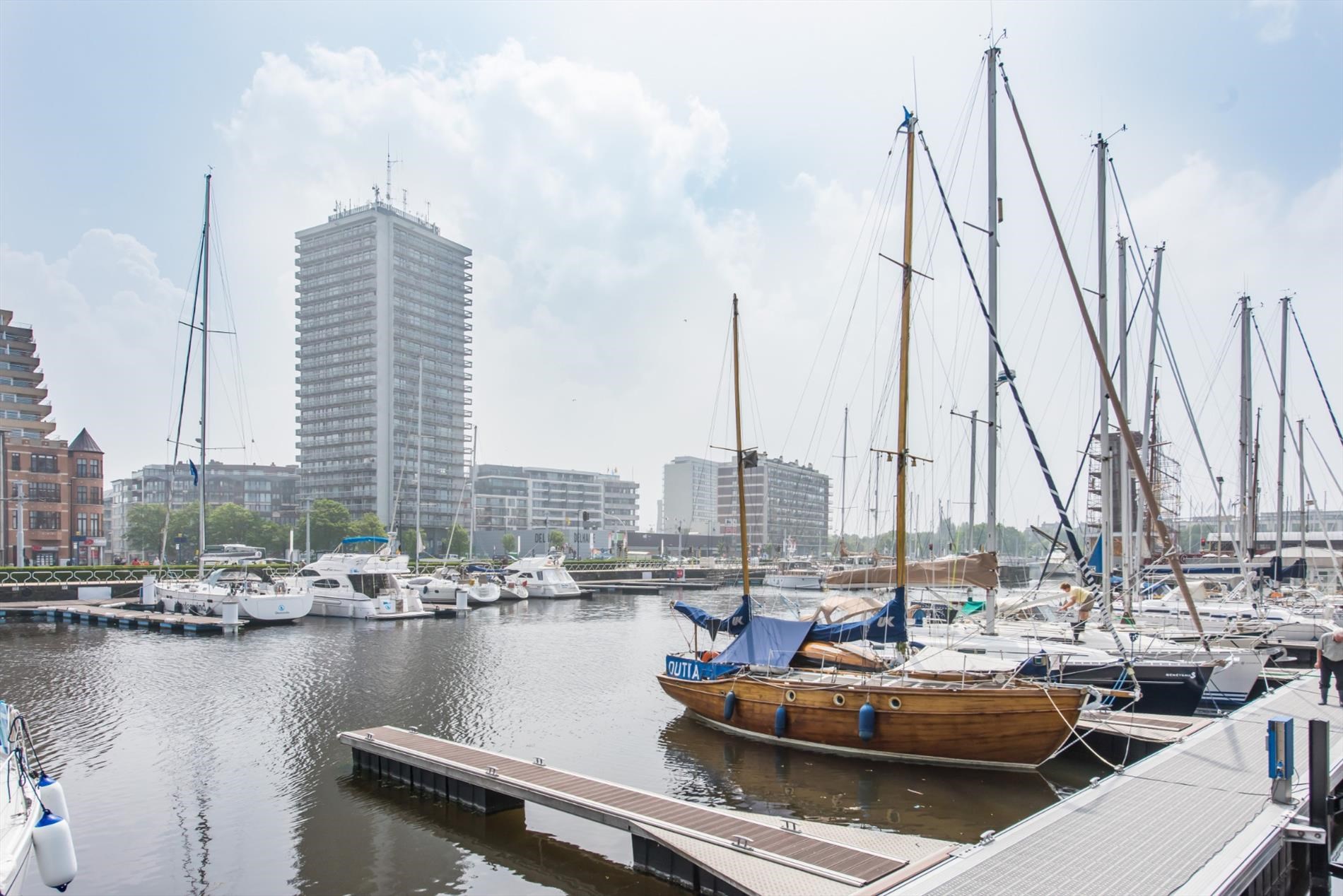 APP. DE VACANCES  AVEC VUE SPENDIDE SUR LE PORT DE PLAISANCE 
