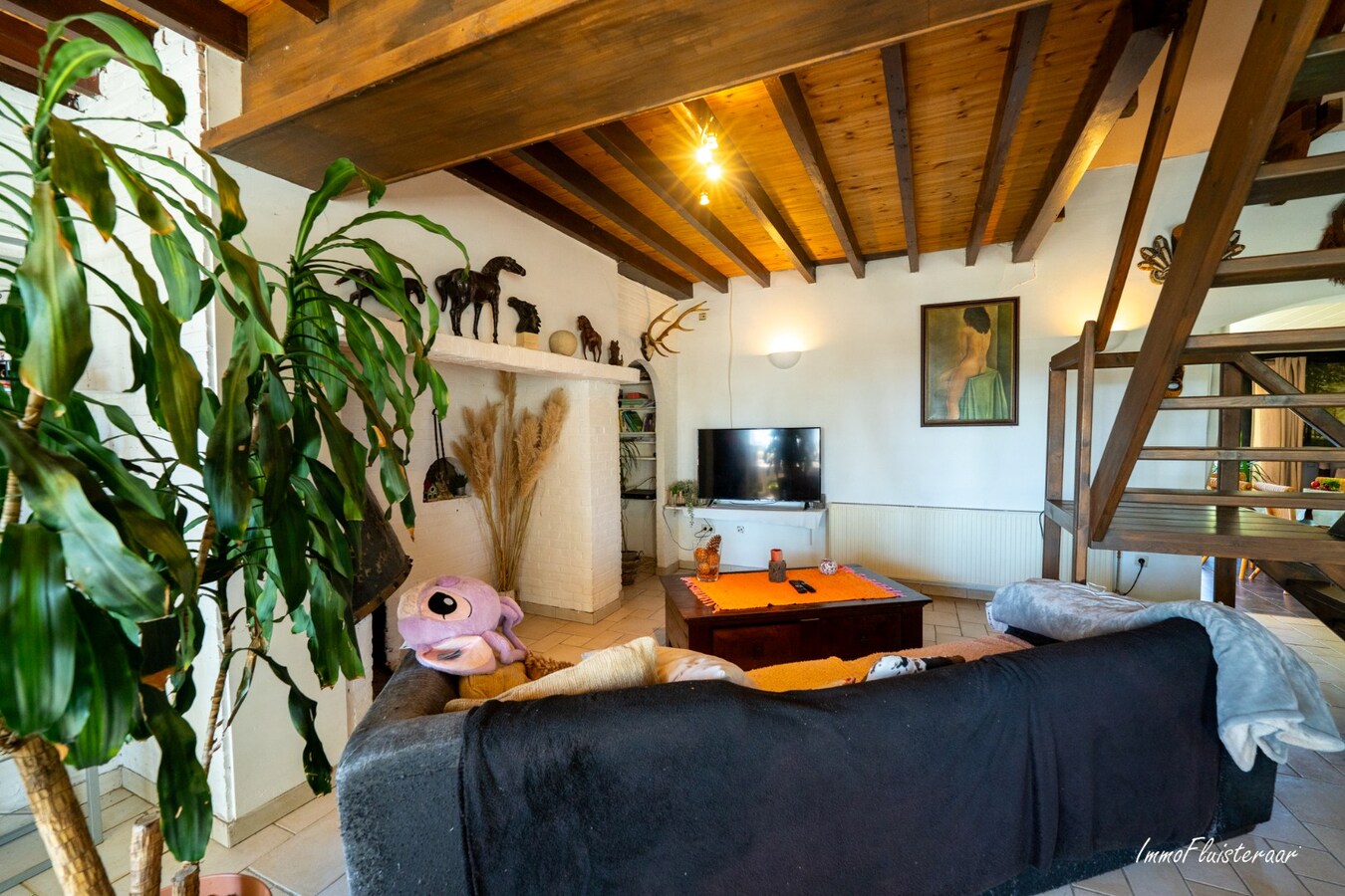 Goed gelegen langgevelhoeve met paardenstallen op ca. 3,5 ha. 