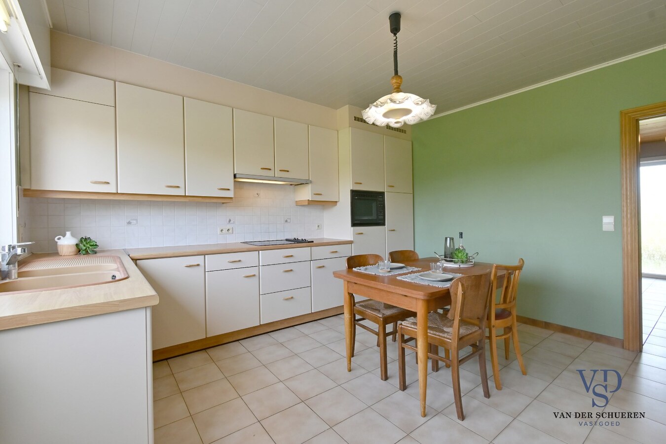 Ruime woning op unieke locatie in het groen, vlakbij Dikkele 