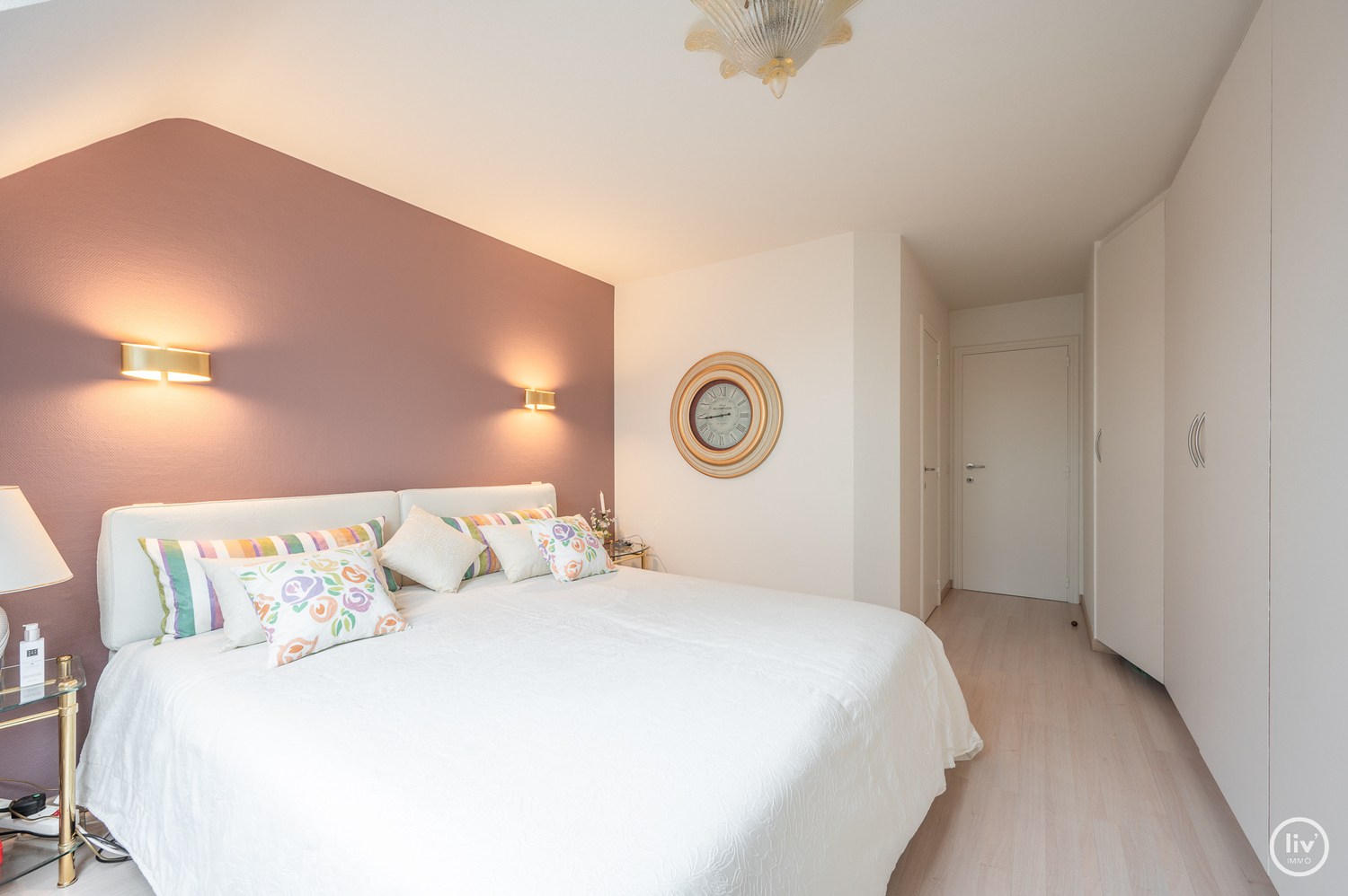 Centraal gelegen triplex-appartement met ruime zonne-terrassen op wandelafstand van de Zeedijk-Albertstrand en Dumortierlaan 