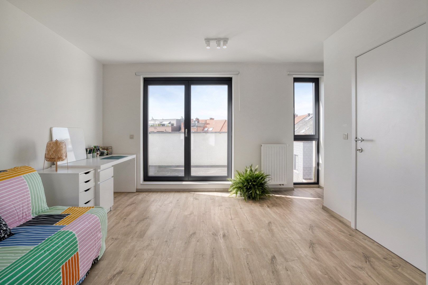 Instapklare woning met 4 slaapkamers, aangename leefruimte met staanplaats - EPC 89Kw/m² 