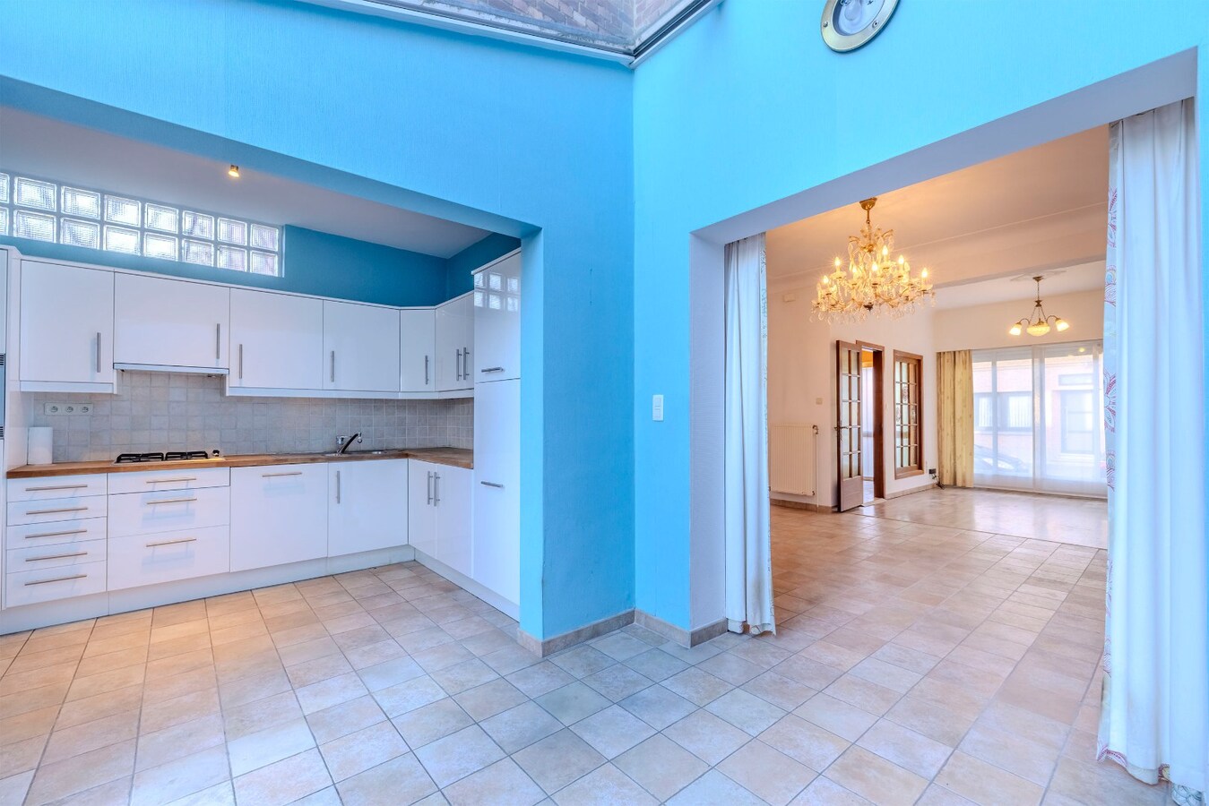 Te renoveren woning met 2 slpks en tuintje 