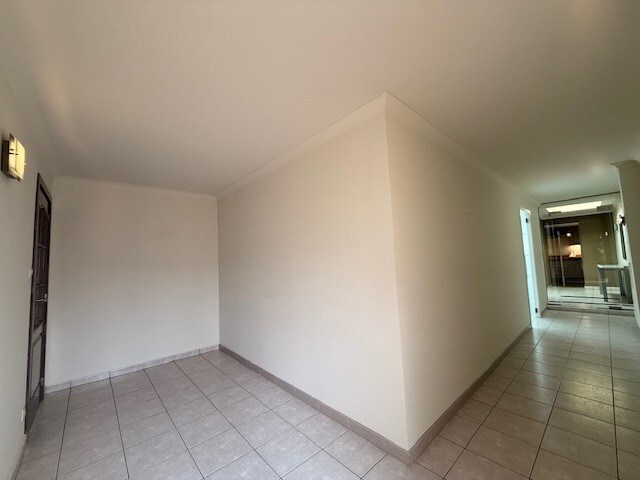 Duplex appartement met 2 slaapkamers en dakterras in het centrum van Maaseik. 