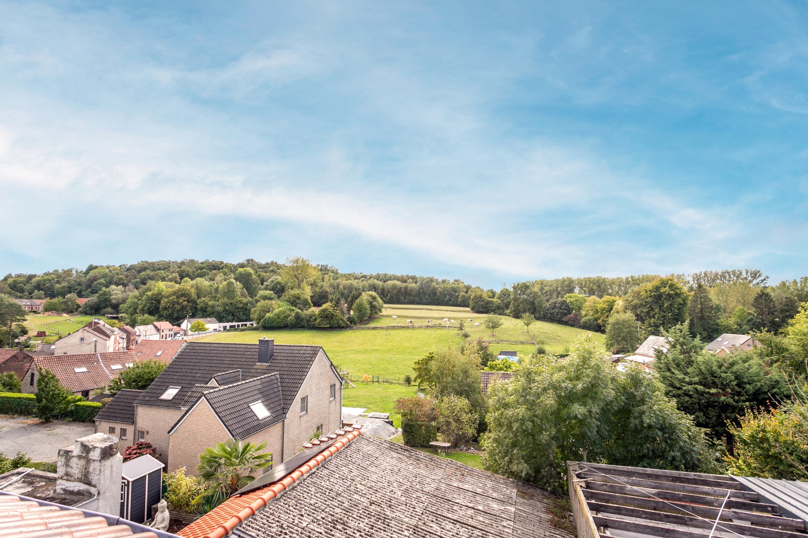 Maison rénové avec 4 chambres et local de stockage 