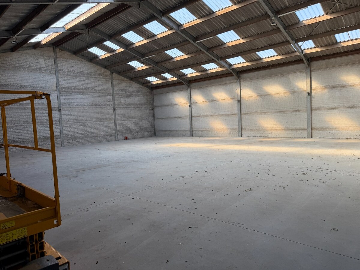 Ruime loods (voor opslag) van 350m² 