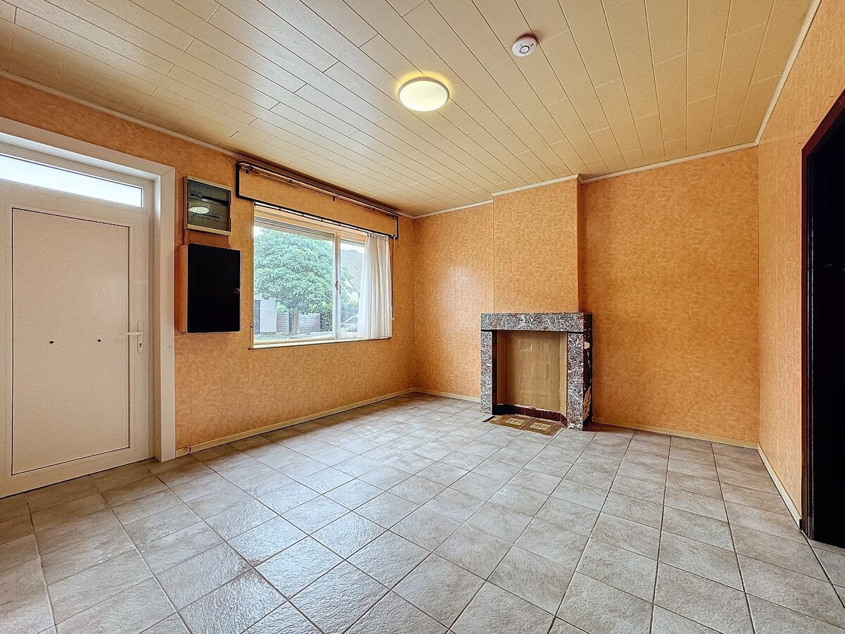 Ruime, te renoveren woning met grote tuin te Herzele 