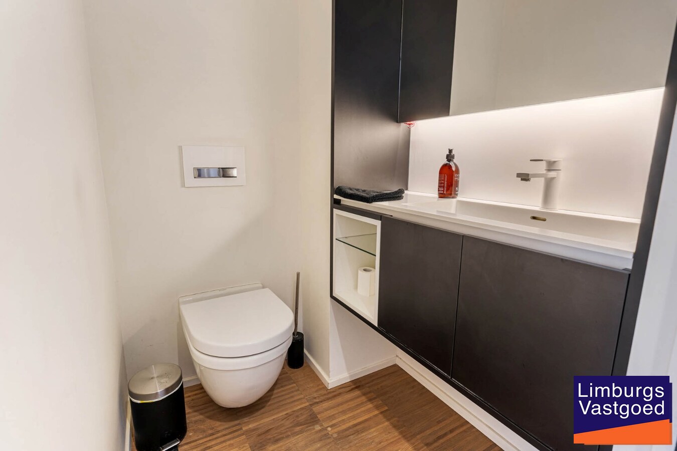 Modern instapklaar kantoor in Hasselt centrum met energielabel B, 