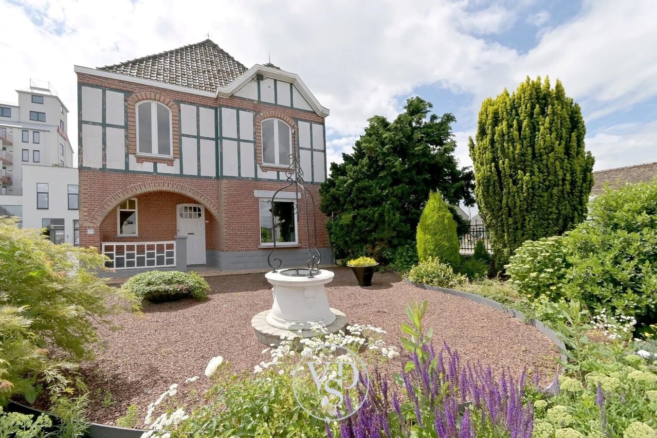Ruim wonen in deze statige directeurswoning. 