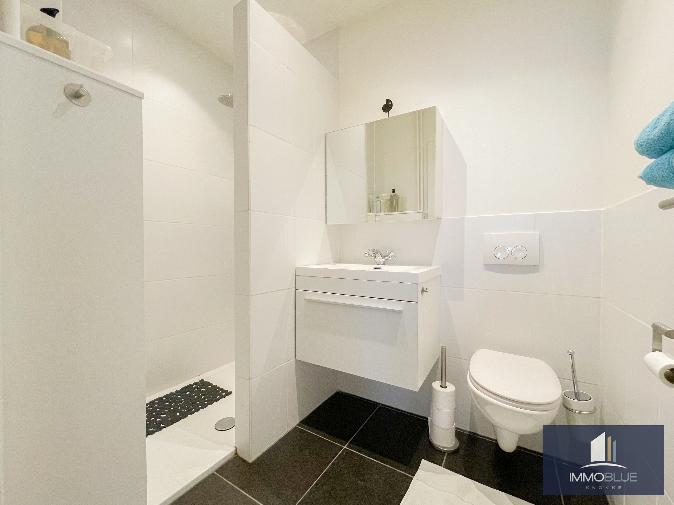 EXCLUSIEF TE KOOP : Uiterst aangenaam instapklaar appartement, hartje Zoute met open zicht. 