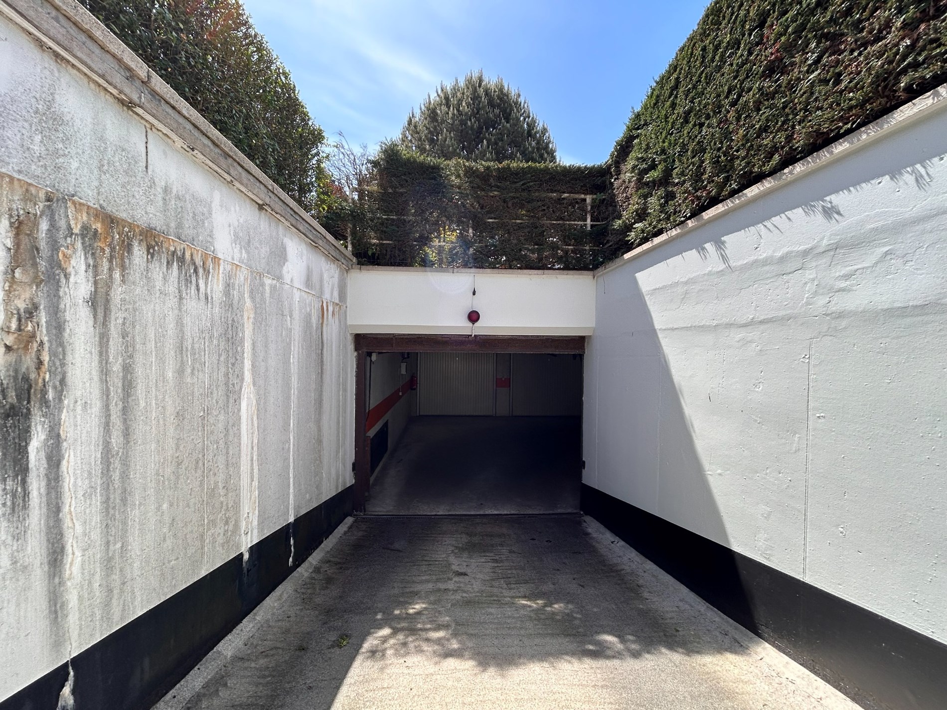 Ruime garagebox te huur gelegen in de Kustlaan te Knokke. 