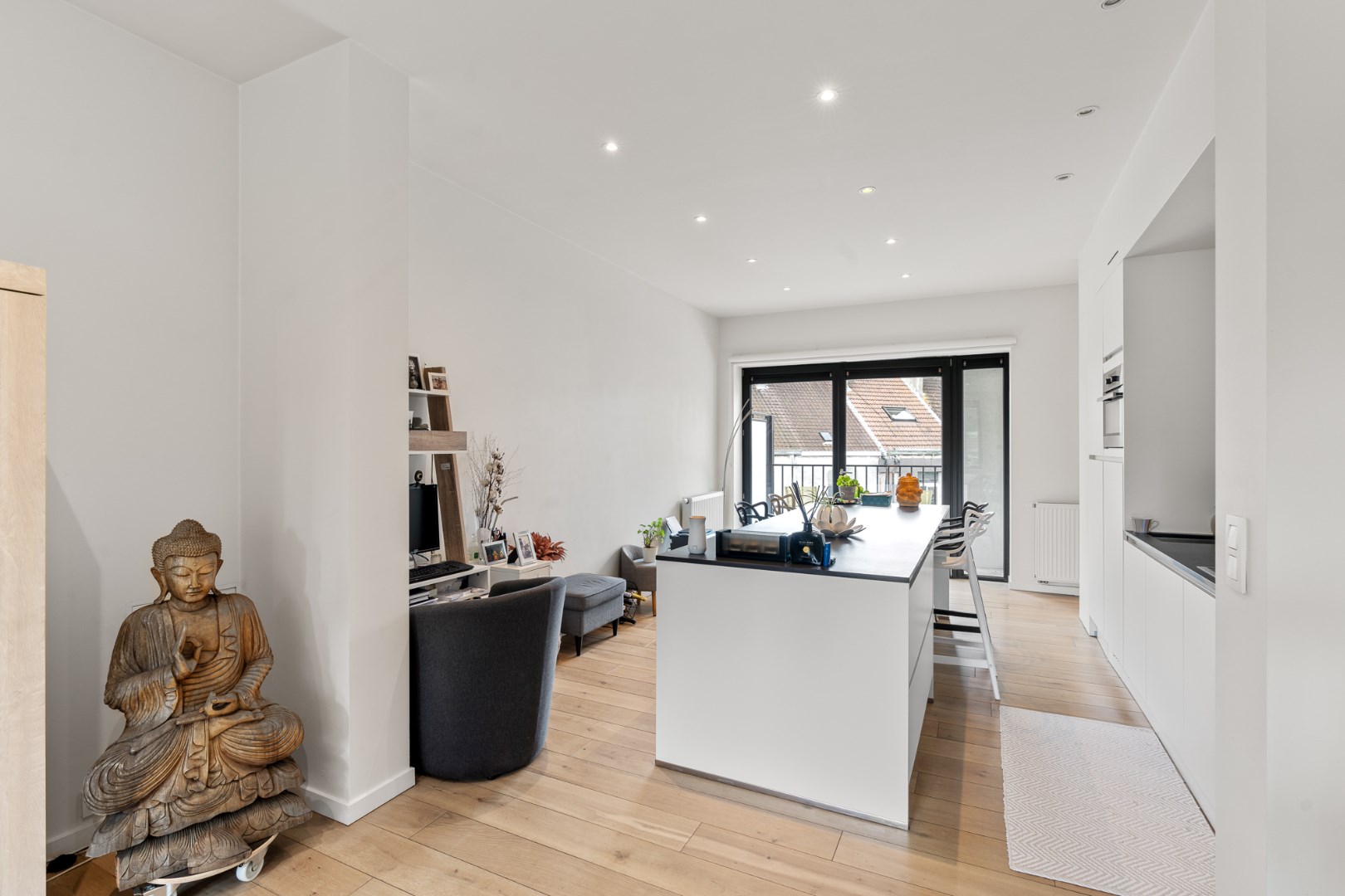 Magnifique appartement de 2 chambres avec terrasse ensoleillée, à proximité du centre. 