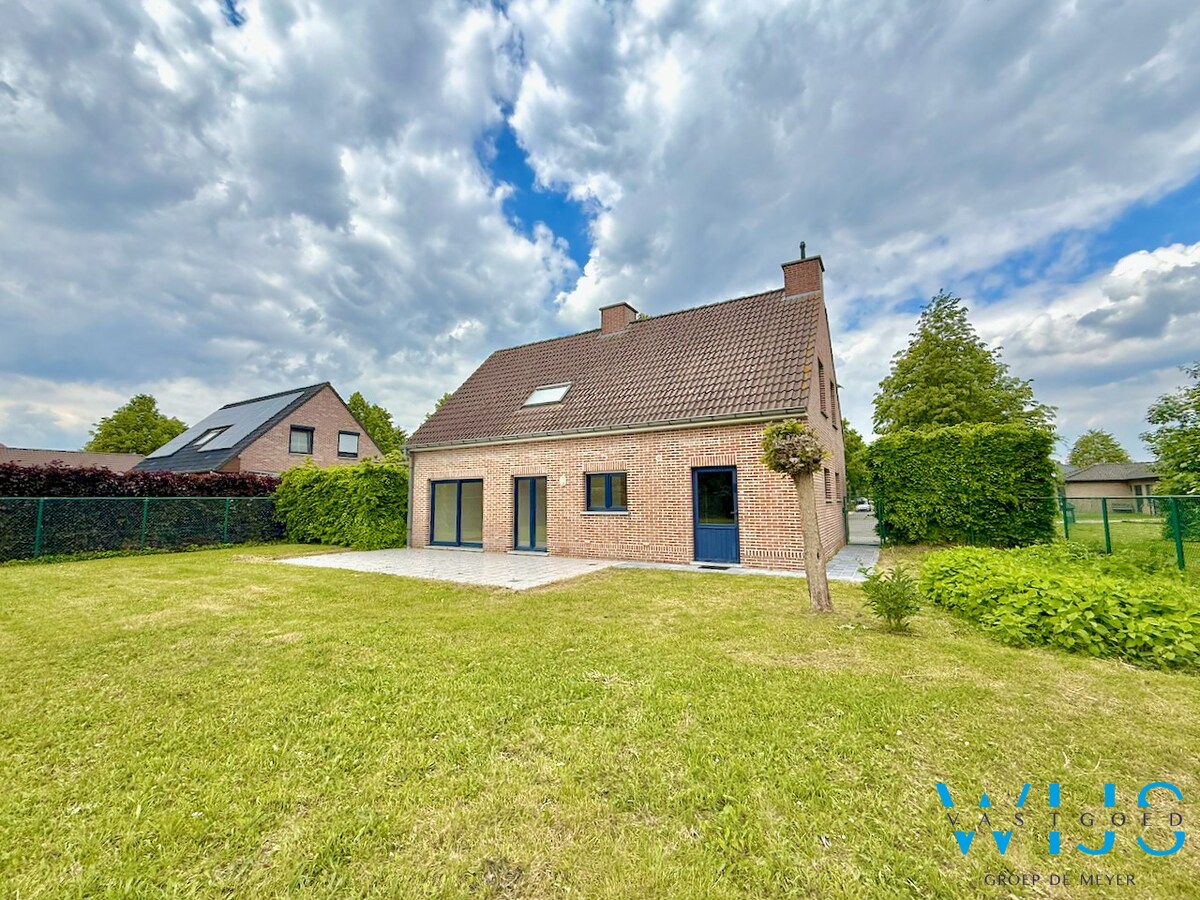 Zeer goed gelegen villa in aangename wijk te OOSTAKKER ! 